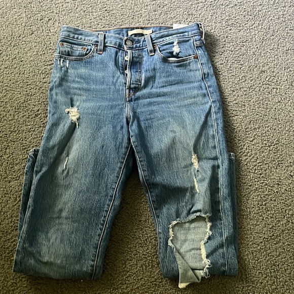 dark blue ripped levi jeans - Picture 2 of 3